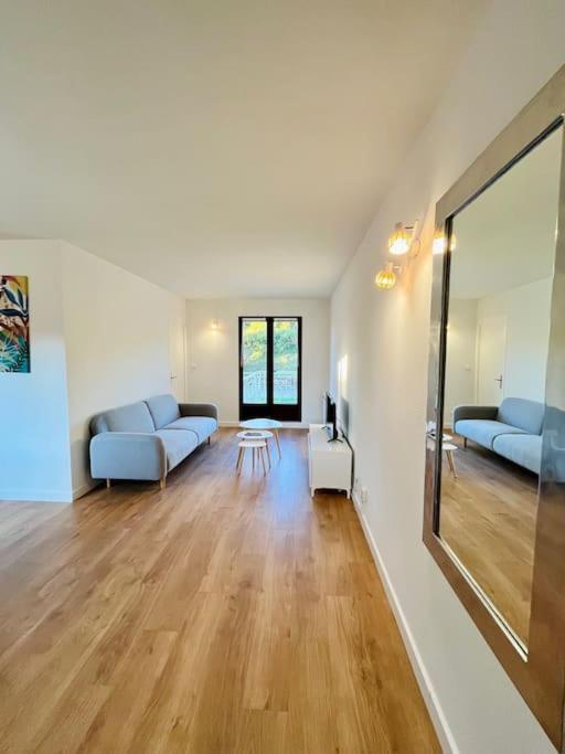Le Cosy Avec Parking Et Balcon Bourgoin-Jallieu
